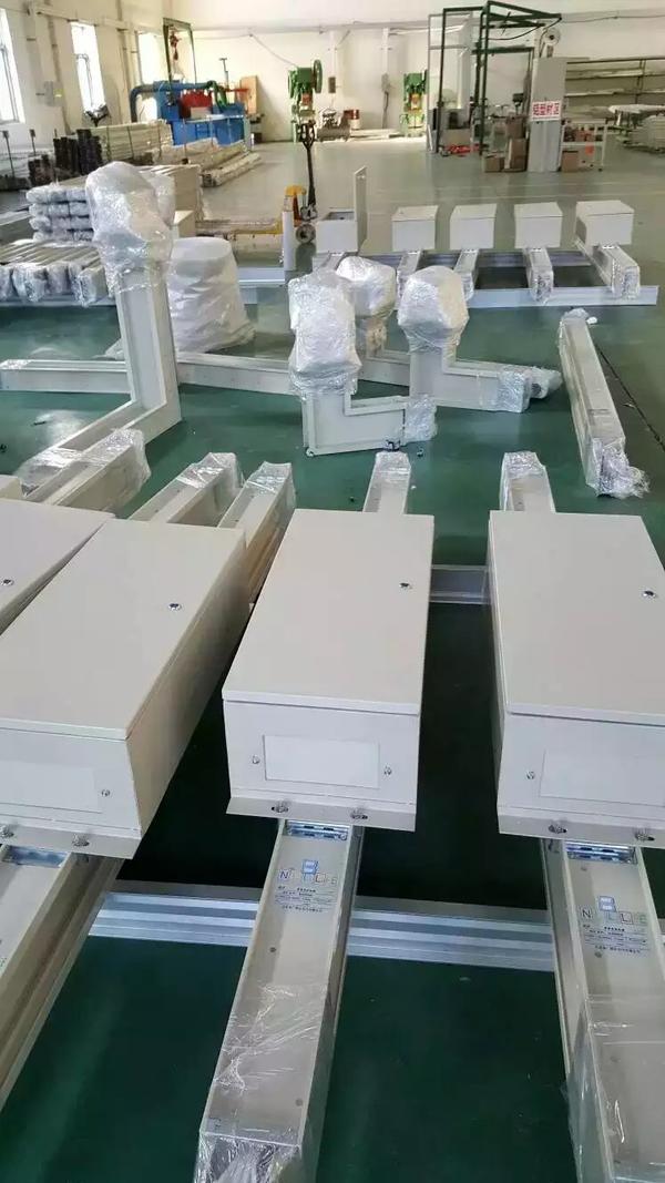 带插接箱密集型母线槽